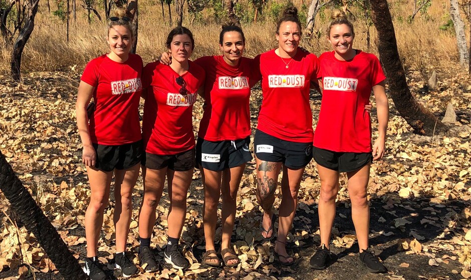 191907_RedDust.jpg Sarah Hosking, Nat Plane, Tara Bonello, Mia-Rae Clifford and Jess Hosking during their trip to the Northern Territory for Red Dust. - Carlton,Carlton Blues,AFLW,Natalie Plane,Sarah Hosking,Jess Hosking,Mia-Rae Clifford